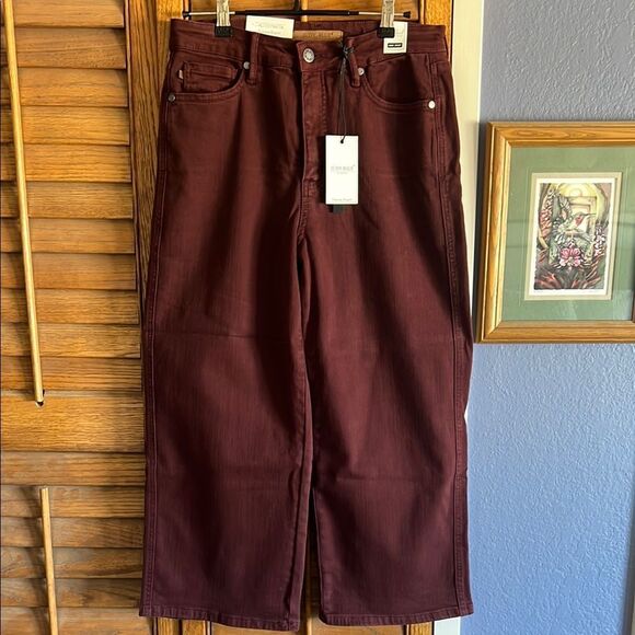 Judy Blue "Eva" Tummy Control Hi Waist Wide Leg Crop Burgundy Jeans 9/29 NWT - Picture 2 of 12